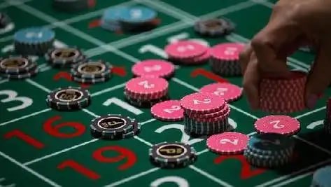 Perangkat pengguna yang terhubung ke aplikasi live casino liga3 dengan antarmuka modern